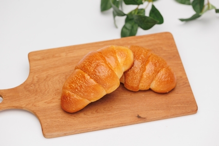 バターたっぷり！ 塩パン12個セット