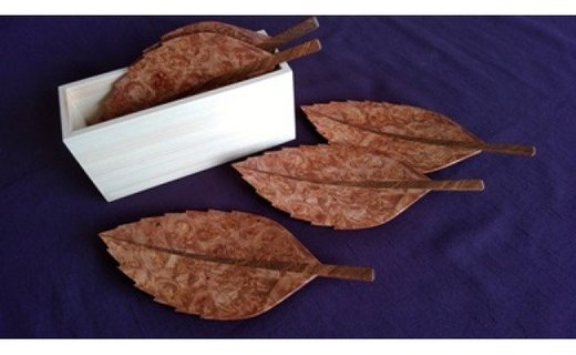 【ふるさと納税】木の葉の銘々皿　桧箱入り5枚セット カエデ（楓）≪木製 トレイ 桧 ヒノキ ひのき キッチン インテリア 料理 お皿≫