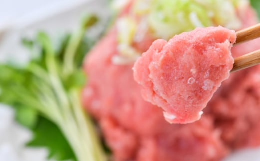 【訳あり】天然 まぐろ 中トロ メバチ 計約900g (4柵入り) マグロ 鮪 まぐろ 魚 刺身 中とろ さしみ 横須賀 【横須賀商工会議所 おもてなしギフト事務局（本まぐろ直売所 横須賀本店）】 [