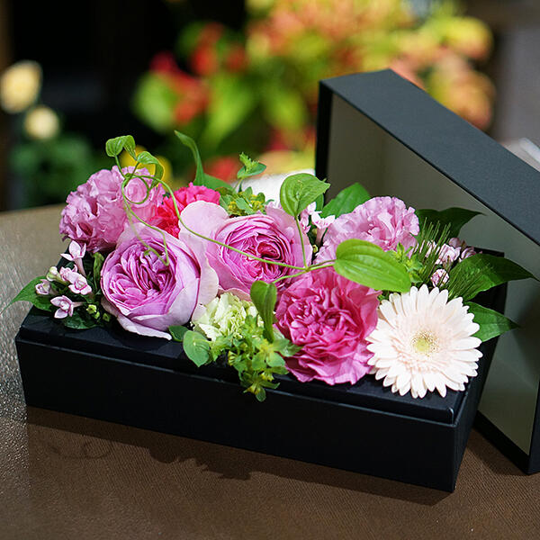 【定期便4回】季節の生花のフラワーボックス：B630-001