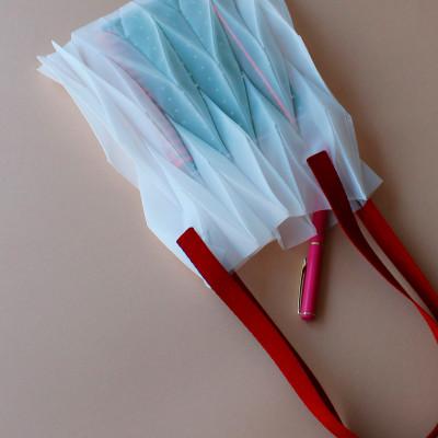 ふるさと納税 高松市 香川県産 プリーツバッグ・ヘリンボーン・スモール[レッド1点]　軽やかで上品な透け感のあるバッグ |  | 01