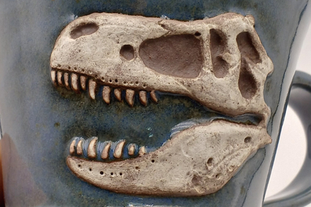 【益子焼】恐竜マグカップ(モデル:T-rex MOR 008)焼物 焼き物 大石窯 食器 陶器 マグカップ コップ おしゃれ 恐竜 化石 T-rex レリーフ(BW004-5)
