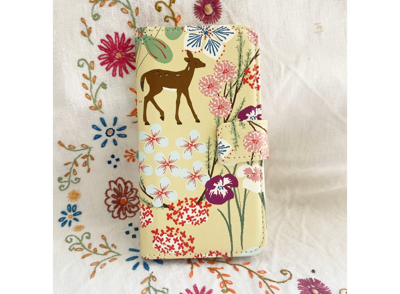 
                  スマホ手帳型ケース 鹿柄オリジナル 「楚々の森」手芸雑貨 ソーイング  裁縫 洋裁 手芸 オリジナル foo stitch フーステッチ 雑貨 スマホケース 手帳型 ハンドメイド バッグ ポーチ 国産 奈良県 奈良市 なら 15-065
                