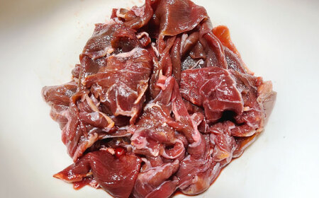 【全3回定期便】ペット用 馬肉 切り落とし (2kg) 【五右衛門フーズ 本店】[AYCT002]