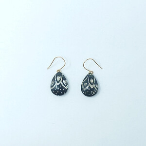 IKAZAKI WASHI JEWERLY しずくピアス「ブラック」レース柄／アクセサリー ピアス ジュエリー 和紙 伝統工芸 内子町【株式会社五十崎社中】 [BKCN008]