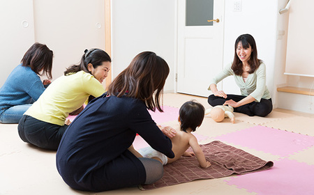 No.244 【ママの愛情いっぱいの手で】ベビーマッサージレッスン