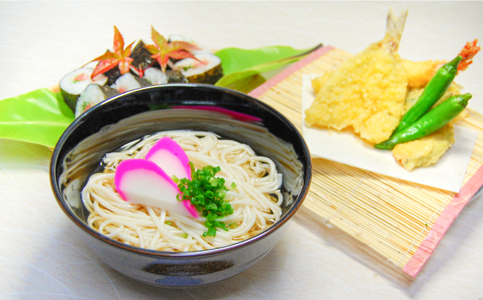 五島うどん 詰合せ ギフト (白4本入) あごだし 粉末 スープ 細麺 乾麺 手延べ 五島市/五島あすなろ会 うまか食品  [PAS003]