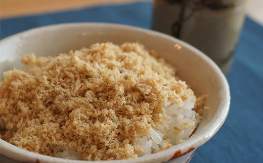 職人が丁寧に調理しました。
魚の旨味を引き出すために調味料は最小限なので、「あっさり」とした口当たり。