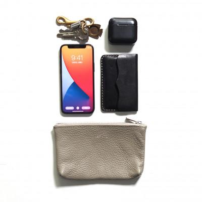 ふるさと納税 鎌倉市 MASSTARD -MINIMAL LEATHER POUCH SMALL- GREIGE |  | 01