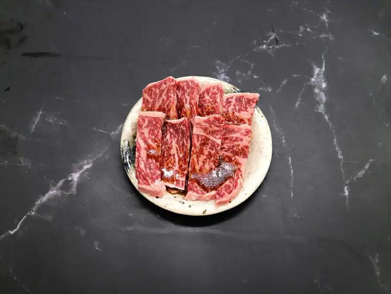 焼肉 焼くだけ簡単 国産黒牛ロース＆カルビ 600g タレ漬け焼肉