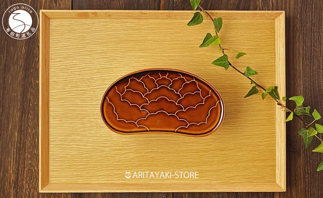 
                  有田焼 飴釉 繭型蓋物 小【ARITAYAKI-STORE】食器 ハレの日 めでたい おもてなし おせち 高級食器 陶箱 ek068
                