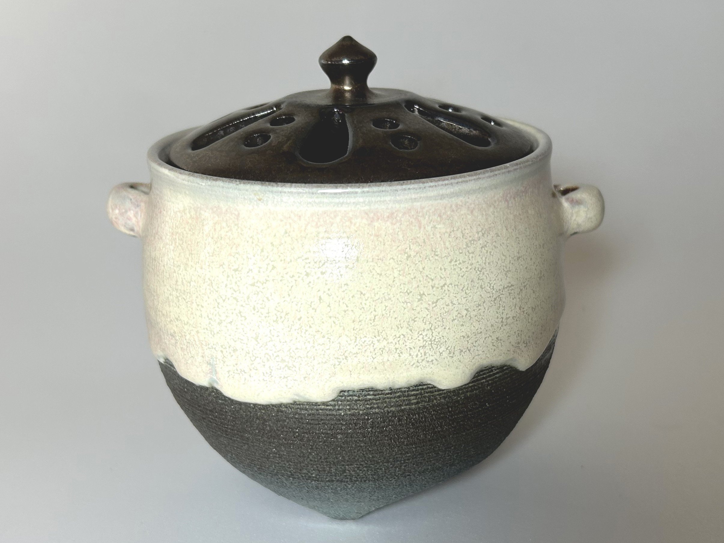 
            A105　萩窯変黒彩香炉
          