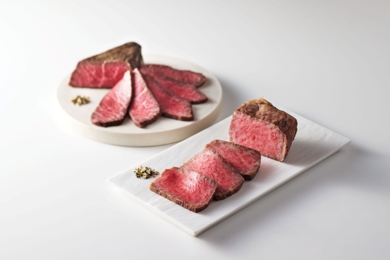 
            雲がさね<寿>ローストビーフ2種セット（モモブロック 250ｇ＆サーロインブロック150ｇ ２個）＆八雲塩【しまね和牛 国産 黒毛和牛 冷凍 ローストビーフ ブロック肉 万能塩 贈答用 おもてなし ギフト 贈答 人気 詰め合わせ D-129】
          