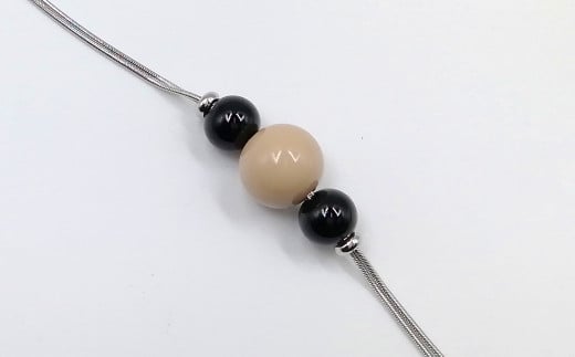 輪島うるし塗　Ｙ字ネックレス（漆塗）　マユ（白色）