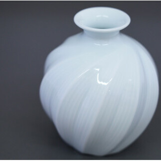 中仙窯 白磁面取線彫花器 （中尾純作） A70-110_イメージ2