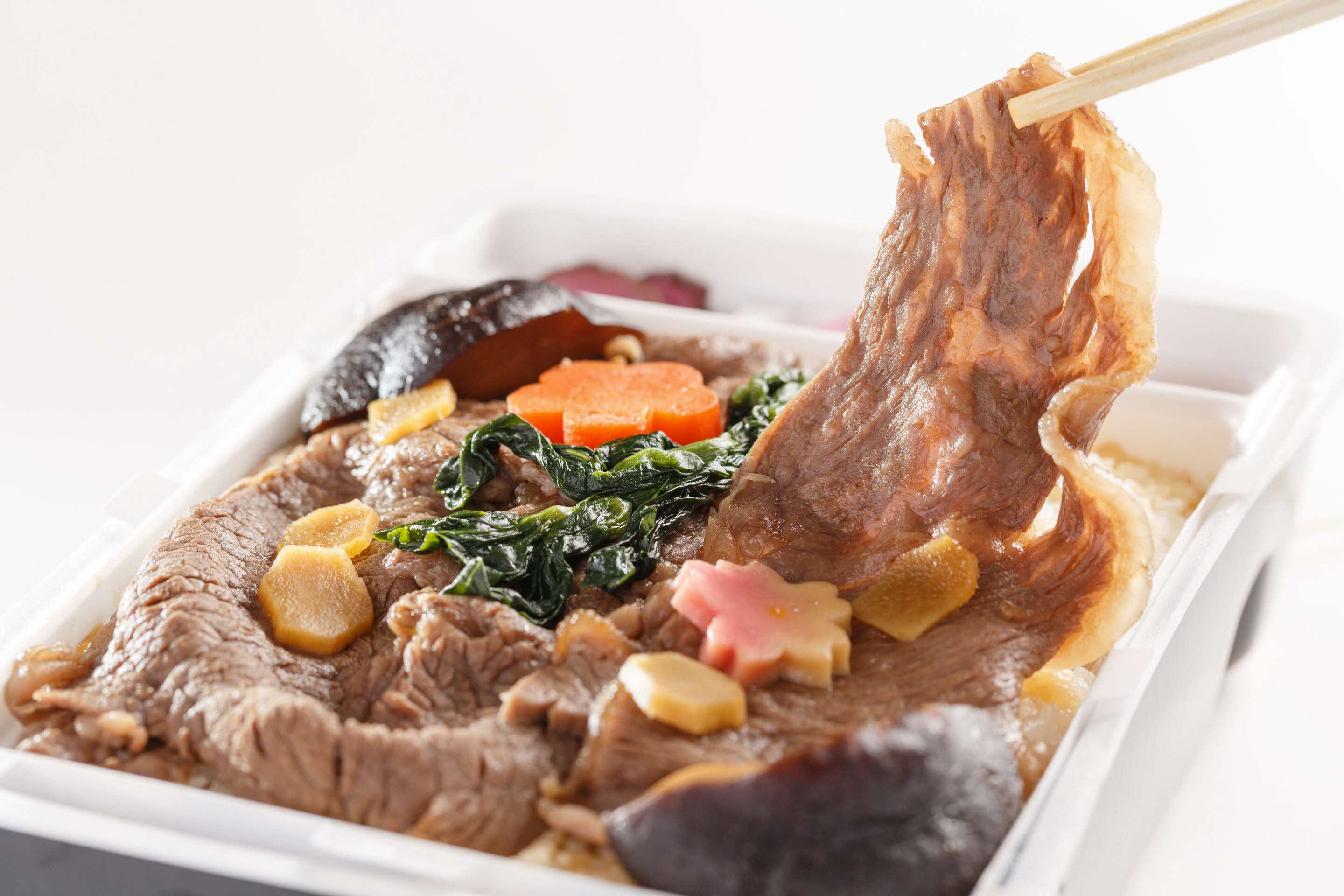 【3-201】最高級の松阪牛を使った 日本一の加熱式すき焼き弁当 匠の技松阪牛物語（2個入り）