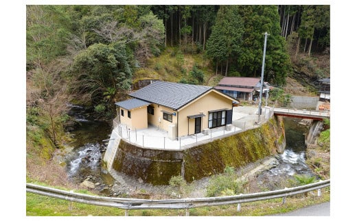 
８０．移住促進ゲストハウス「山桜」大人２名宿泊クーポン
