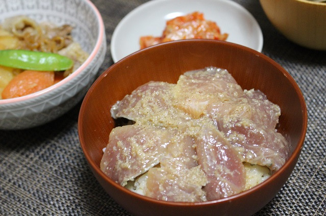 ごま味の漬け丼の具です。