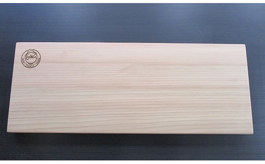 国産の天然木杉材を使用したまな板（大）うけどん焼印入り
