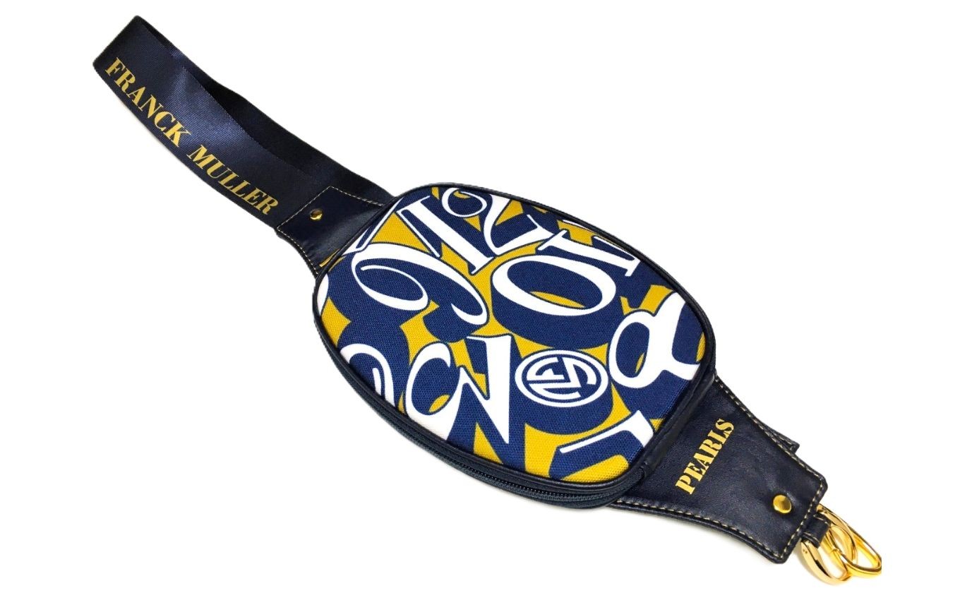 
                  PEARLSのオリジナルボディバッグ（Designed by FRANCK MULLER）
                