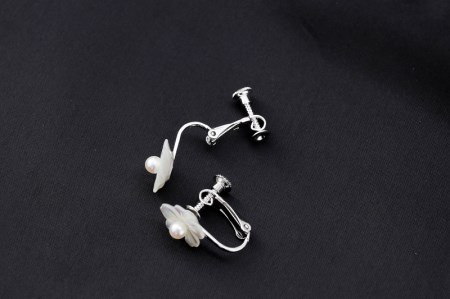 白蝶貝×ベビーパール　桜シェルイヤリング