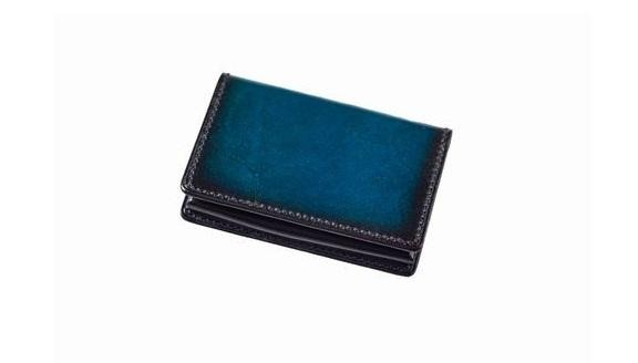 革の柔軟性を守り抜き、漆の艶と深みを纏う――『jaCHRO leather』