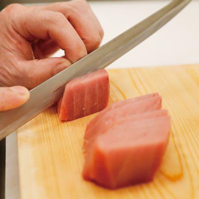 ふるさと納税 四万十市 お刺身や漬け丼に!　天然まぐろ　キハダマグロ(赤身)約1kg　刺身:5〜6人前 26 |  | 02