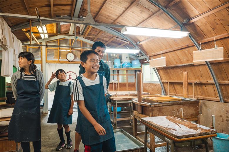 034-003　伝統ある修善寺和紙であなただけの和紙漉き体験 チケット 2名様分