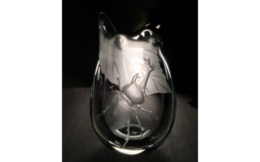 
                  【東條 裕志 作】彫刻硝子花器「カブトムシ」　サンドブラスト工法
                