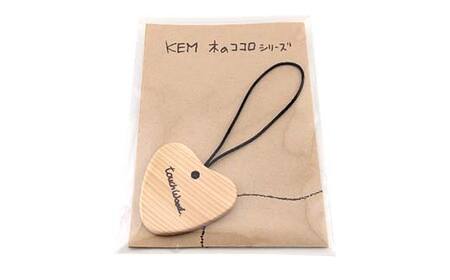 【ＫＥＭ】 touchWood 「木ふだ」（エゾマツ（紐色・焦茶）） HOKKAIDO WOOD 木製 ストラップ 自然 目印 ネームタグ プレゼント F6S-445