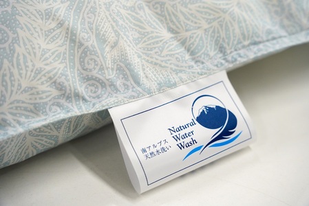 リサイクル羽毛掛布団　白州洗いのリサイクル羽毛ダウン90％使用　羽毛量1.24kg　冬掛けシングルサイズ（ブルー系色）