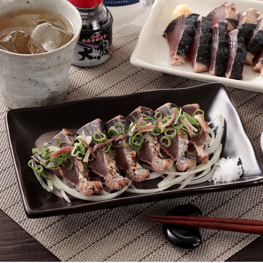 ＜大熊＞旬のかつおタタキ食べ比べセット（戻り鰹の藁焼きタタキ700g、鰹タタキ360g）たれ100ml・塩30g