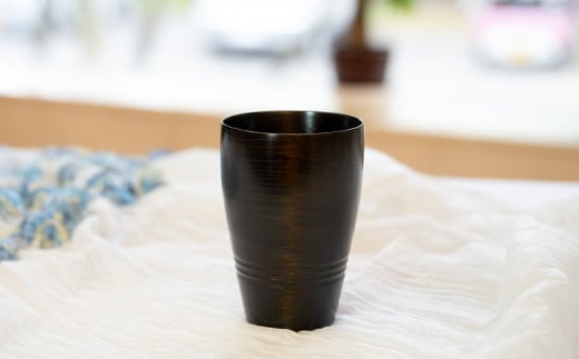 漆こっぷ -曉-壱 （ ケヤキ ： 黒 ） ＜ゆうび＞ ／ 拭き漆仕上げ 漆塗り 食器 コップ 漆器 カップ グラス タンブラー 和食器 木製 漆製品 プレゼント ギフト 贈り物 誕生日 自宅用 家庭用 普段使い 自分用 シンプル おしゃれ お洒落 オシャレ うるしぬり うるし 漆塗 岩手県 八幡平市