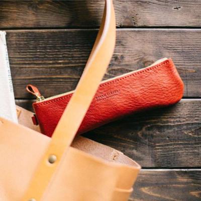 ふるさと納税 糸島市 DURAM ファスナー ペン ケース/フラット 筆箱 本革 レザー 18010[AJE030] |  | 02