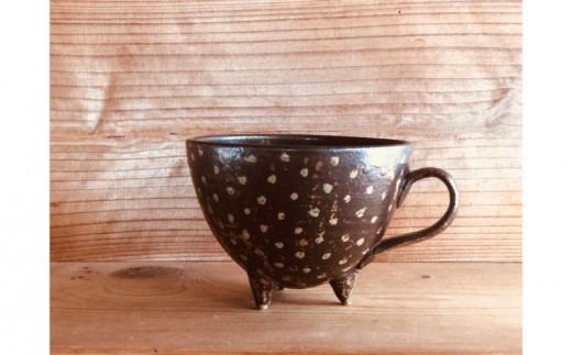＜南陶窯＞三つ足カフェオレボウル【ドット】 ☆ 読谷村 やちむん 陶器 焼き物 久場政一 沖縄 カップ 水玉 うちなーすぐりむん コップ 地場産品 手作り 人気商品 柄違い有 色違い有 ギフトに お祝いに オススメ 伝統工芸品