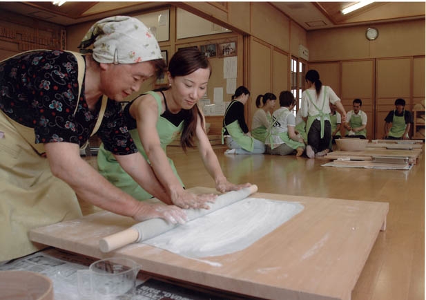 
                  JAちちぶ そば道場あらかわ亭 そば打ち体験（4名様まで体験可） ／ 体験チケット 蕎麦打ち カップル ご家族 友人グループ 埼玉県 No.589
                