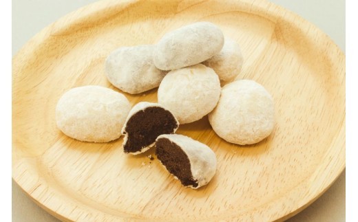 新見産石灰石で作られた炭酸カルシウム（石灰由来の食品添加物）入り。小石のような見た目ですが口に入れるとホロッと崩れる食感♪