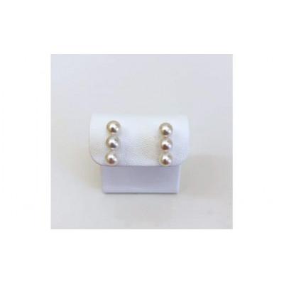 ふるさと納税 志摩市 志摩産アコヤ真珠 5-6ミリ 3粒ラインピアス (K14WG) |  | 01