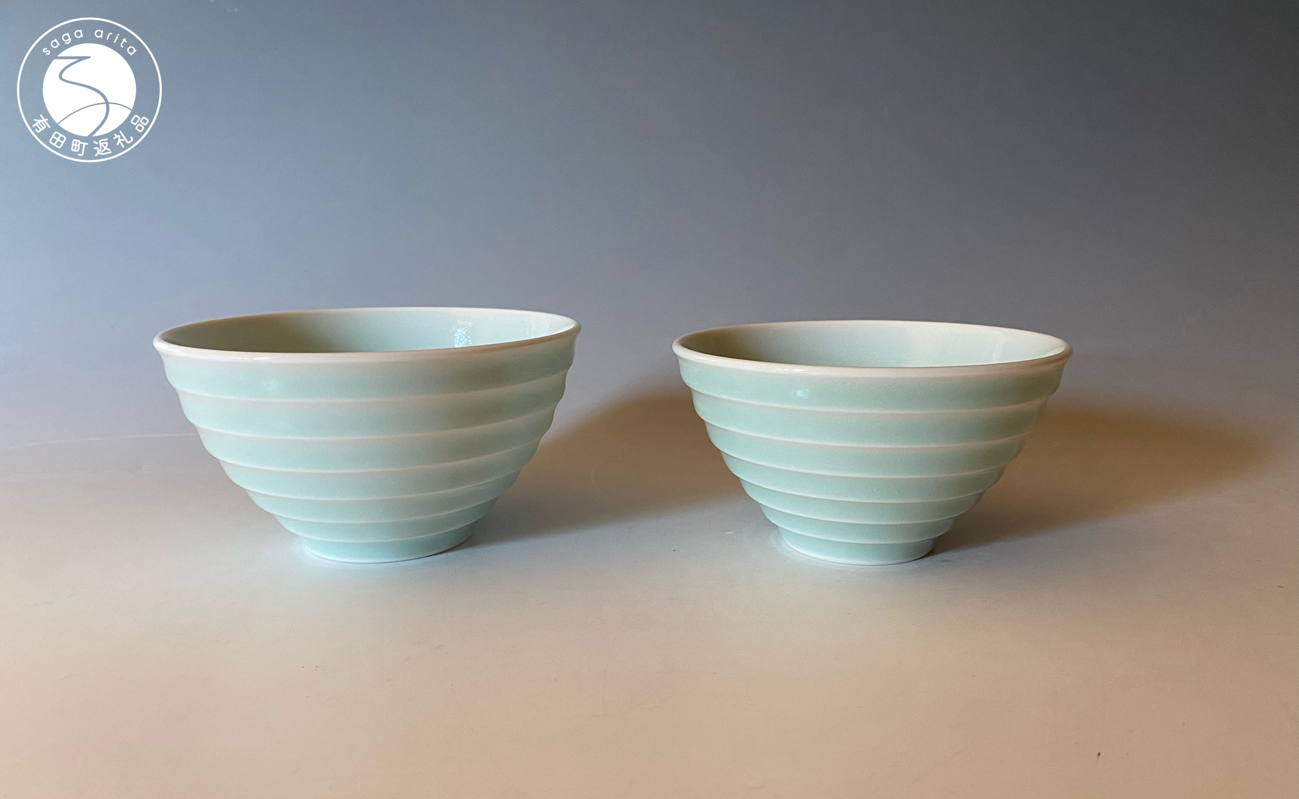 
            中仙窯 有田焼 青白磁飯碗セット （大・小） 中尾純作 作家 作家物 茶碗 飯碗 夫婦茶碗 ちゃわん 器 食器 伝統工芸 青 青磁 和食 日本食 35000円 3.5万円 A35-400
          