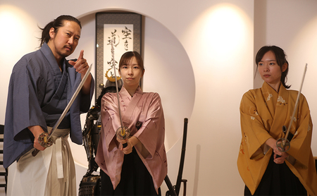 侍体験 プライベートレッスンで侍の動きと殺陣を体験 殺陣コース 4名様 東京 巣鴨 侍 殺陣体験 殺陣 体験チケット 体験 チケット クーポン レッスン 教室 プライベートレッスン 東京都 豊島区
