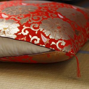 仏前座布団　唐草牡丹　赤色