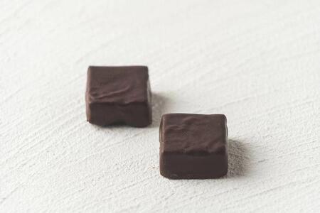 チョコレート 【涙Nada】沖縄 山葡萄種 リュウキュウガネブ リキュール入り チョコレート（ ボンボンショコラ と チョコスプレッド ）セット（ 各２個入り） ｜チョコ ショコラ 人気 おすすめ ふ