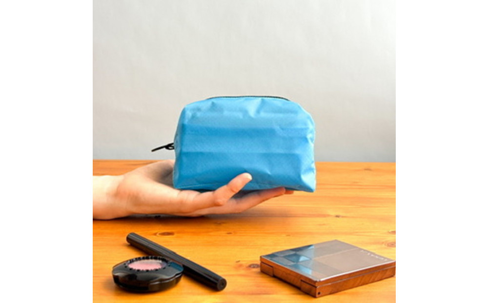 【水色】ナイロン化粧ポーチ　内ポケット付き