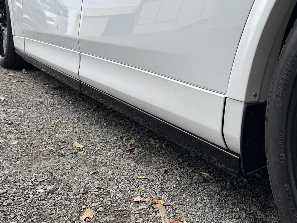 
            MAZDA マツダ CX-80 サイドアンダースポイラー SIDE UNDER SPOILER ディーゼルハイブリッド車/PHEV車(L-PACKAGEを除く) 専用　5LA-KL5S3P/3CA-KL3R3P
          