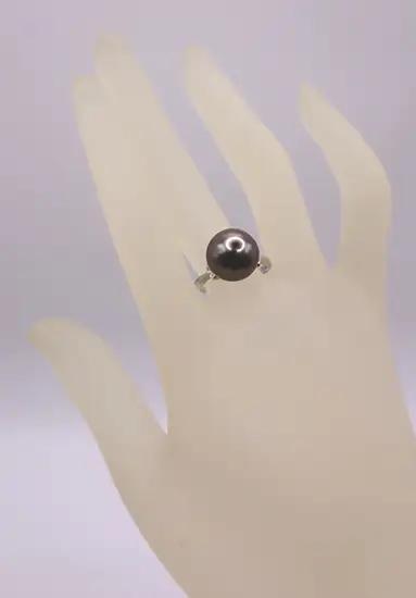 2073 【真珠科学研究所オーロラピーコック鑑別書付】Pt900　タヒチ黒蝶真11.0㎜up　ダイヤモンド0.14ct 　リング
