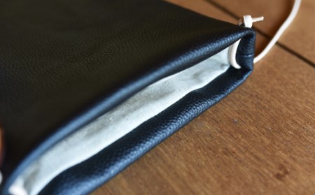 BB009-1　レザーサコッシュ　ブラック