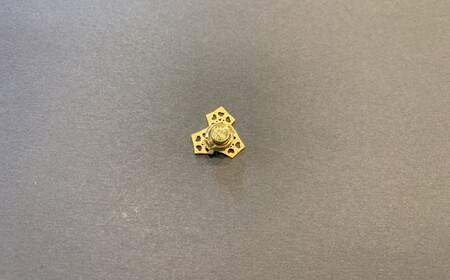 オクラ-パッド　ピンブローチ（金）【kt059-002-1】