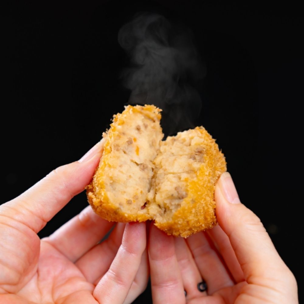 精肉店の直営焼肉【焼肉大剛】人気コロッケ三兄弟！噛むほどに旨い！極旨 【牛タン】コロッケ（10個入り）│肉 牛肉 冷凍便 おすすめ 人気 ランキング 冷凍 手作り 詰め合わせ 大容量 冷凍食品 手作り