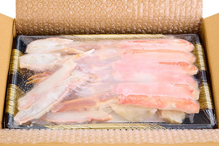 ＜12月22日決済分まで年内配送＞お刺身OK！カット済み生ずわい蟹700～1kg A-47015