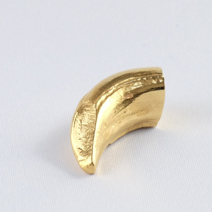 猪の牙のフィギュア(小)　置物　オブジェ　インテリア　24金　K24